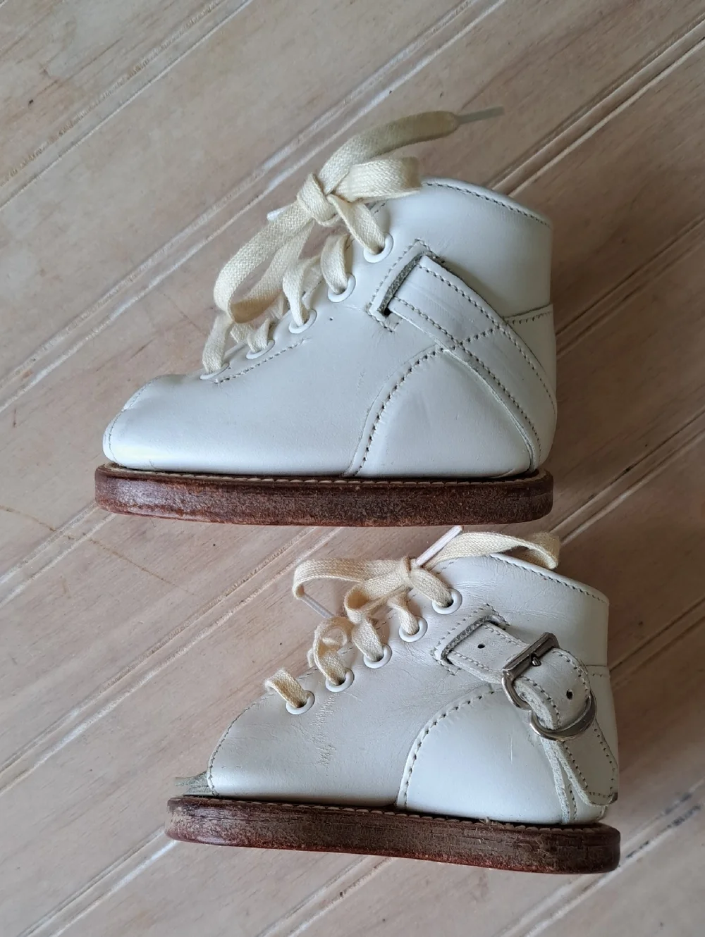 Vintage 1950s Sabel’s White Leather Orthopedic Pre-Walker Baby Lace Up Shoes